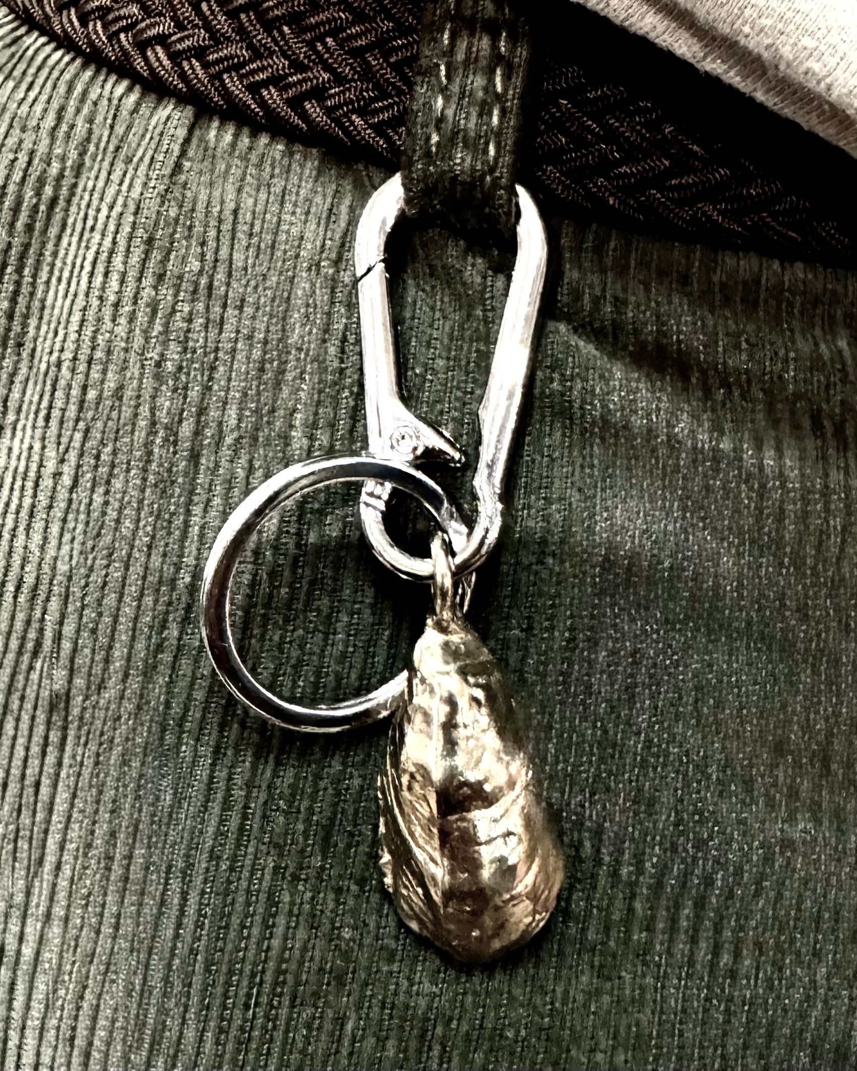Signature Oyster Key Ring