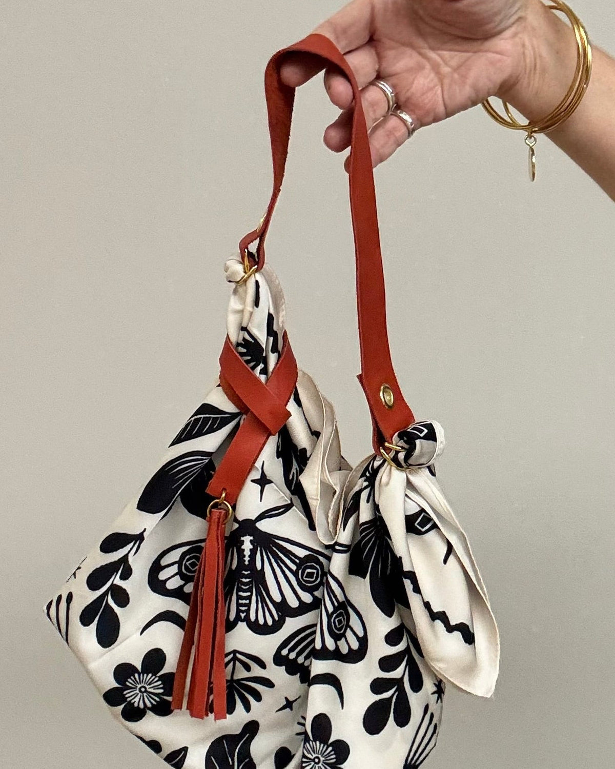 Scarf Handle